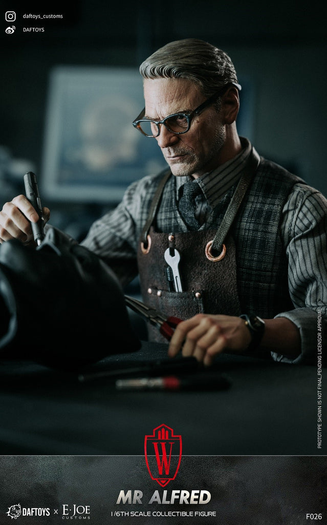 Hot-Toys-Alfred